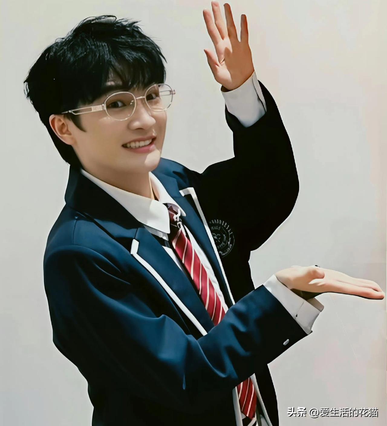 本来球票就不好买，现在又多了歌迷！哈哈，在评论区看到这事儿太逗了。

苏超揭幕战