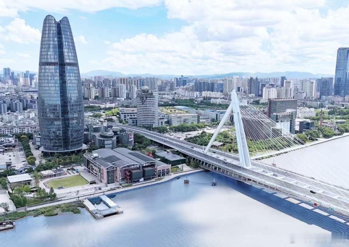 宁波楼市三方发力提振市场信心 近日，宁波召开房企座谈会，政企共话楼市发展，上半年