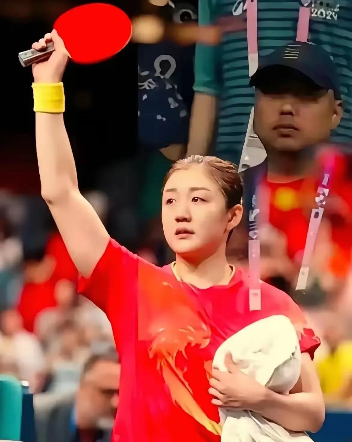 8月3日，中国奥委会、人民日报、新华网的官微在同一时间把同一张照片置顶——陈梦去