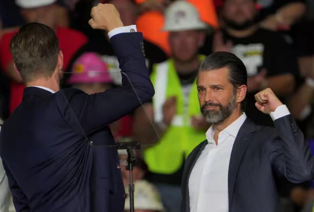 特朗普作为商界传奇，以精准眼光与强悍执行力奠定商业版图，他的儿子们完美继承这份商