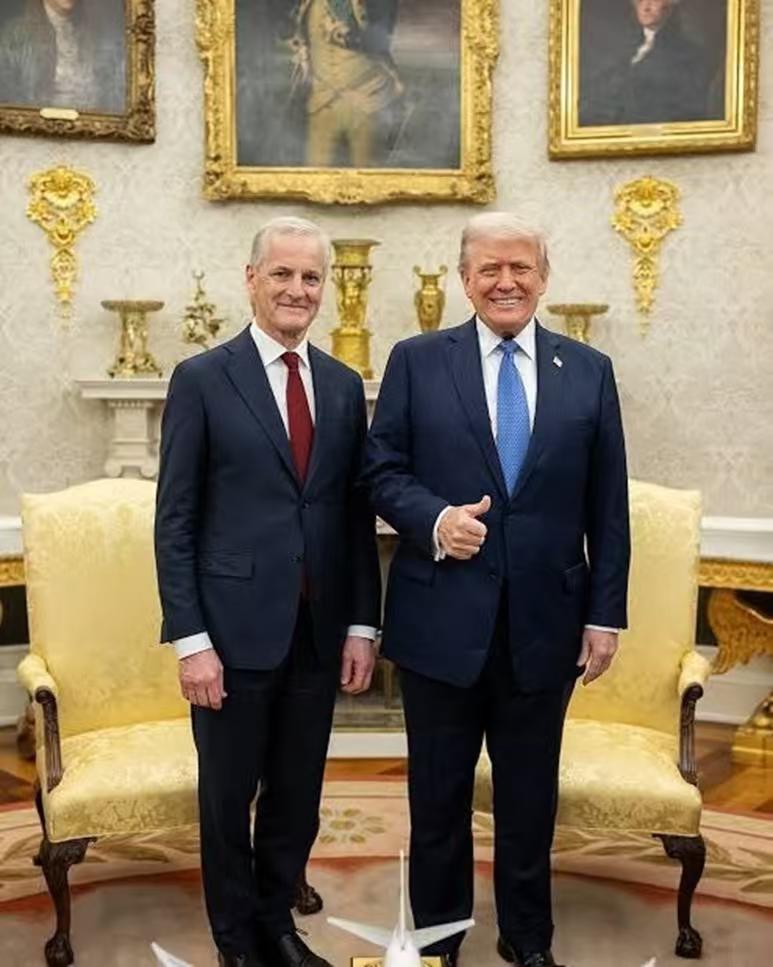 美国总统不仅想强占丹麦的格陵兰岛，还想强要挪威的挪威杯和平奖。他已经明确表示，不