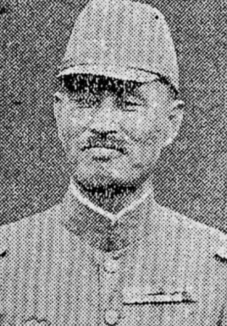 1939年，日本大佐饭野贤十杀人取乐，连杀8名中国士兵，正要开枪击杀第9人的时候