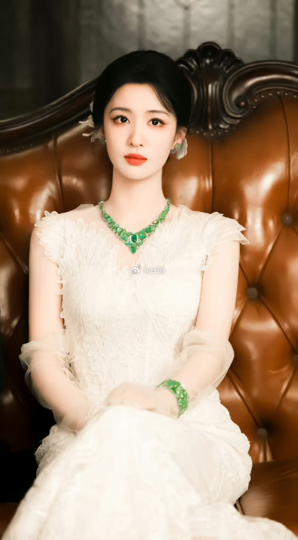 王楚然新剧穿婚纱和前任吵架 前任出现在婚纱店里跟穿着婚纱的新娘斗嘴，这种情节编剧