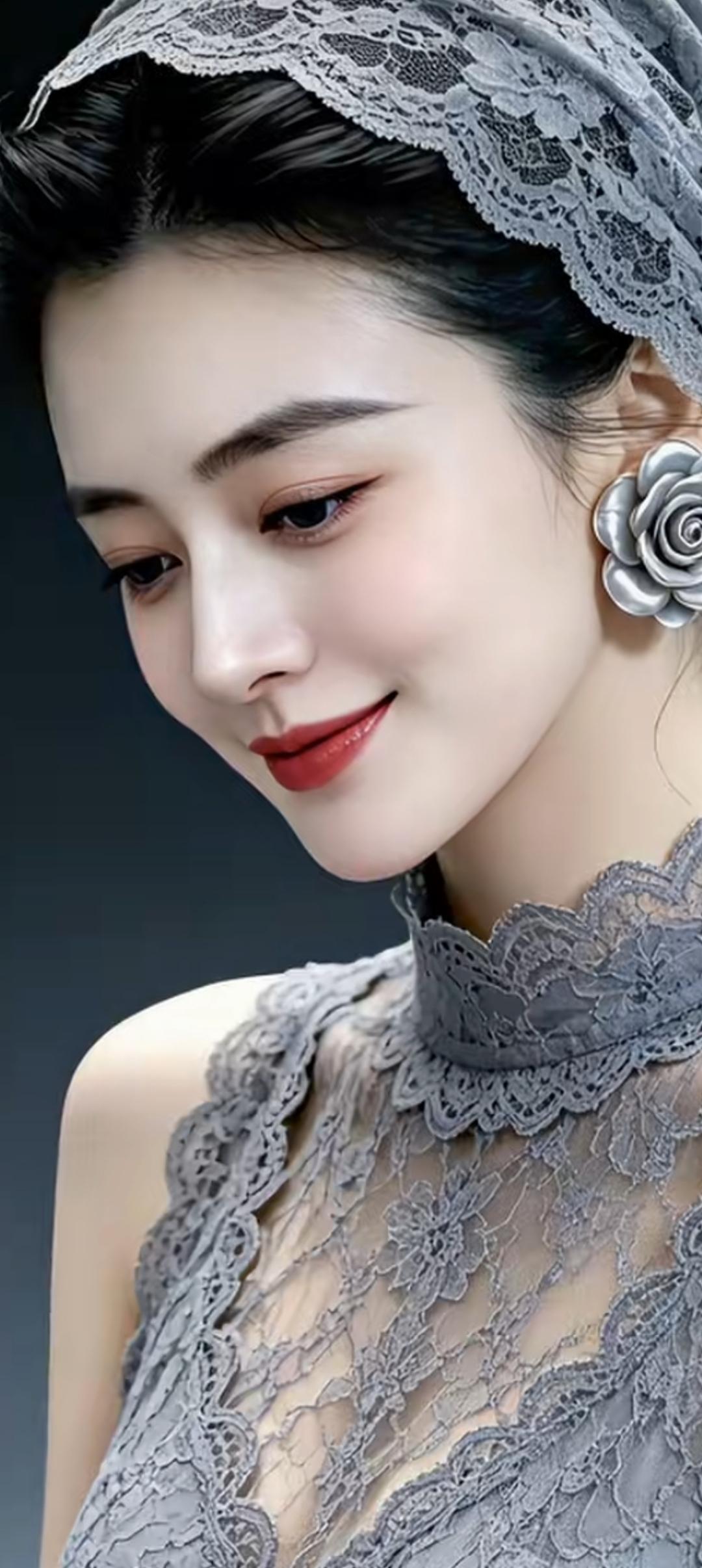 优雅蕾丝头巾，甜美花耳饰，尽显温柔气质