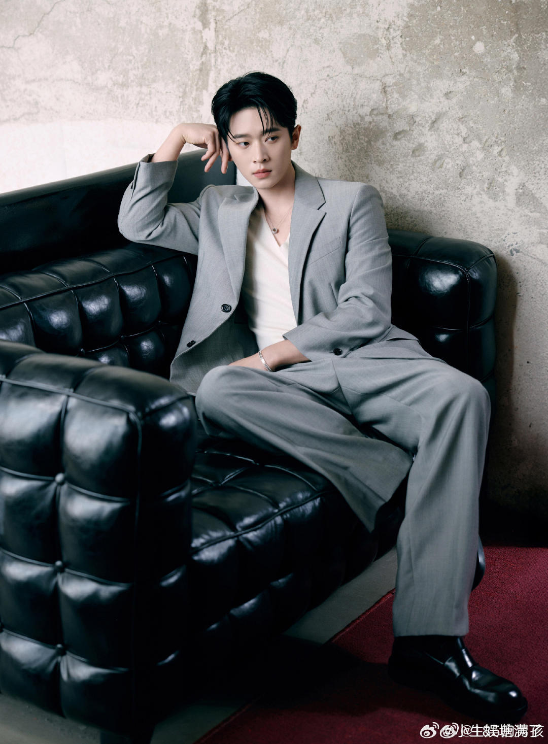 丞磊人生镜头持续上新上一秒还是可爱搞笑男，下一秒变身温柔贵公子，丞磊的反差萌太绝