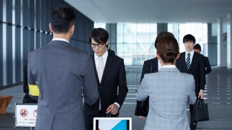 湖北高考农村孩子填志愿，城市比学校更重要
高考分数下来了，志愿表摊在桌上，很多农