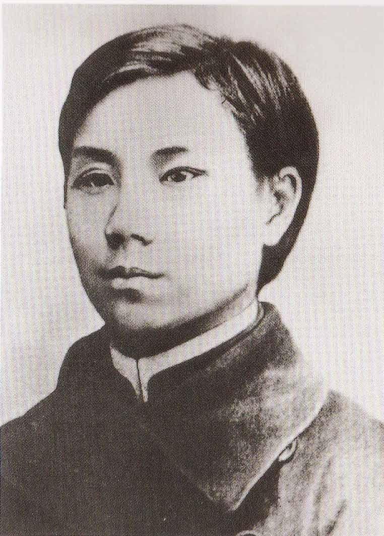 1905年4月3日，上海，提篮桥监狱。

一个20岁的年轻人躺在阴暗潮湿的牢房里