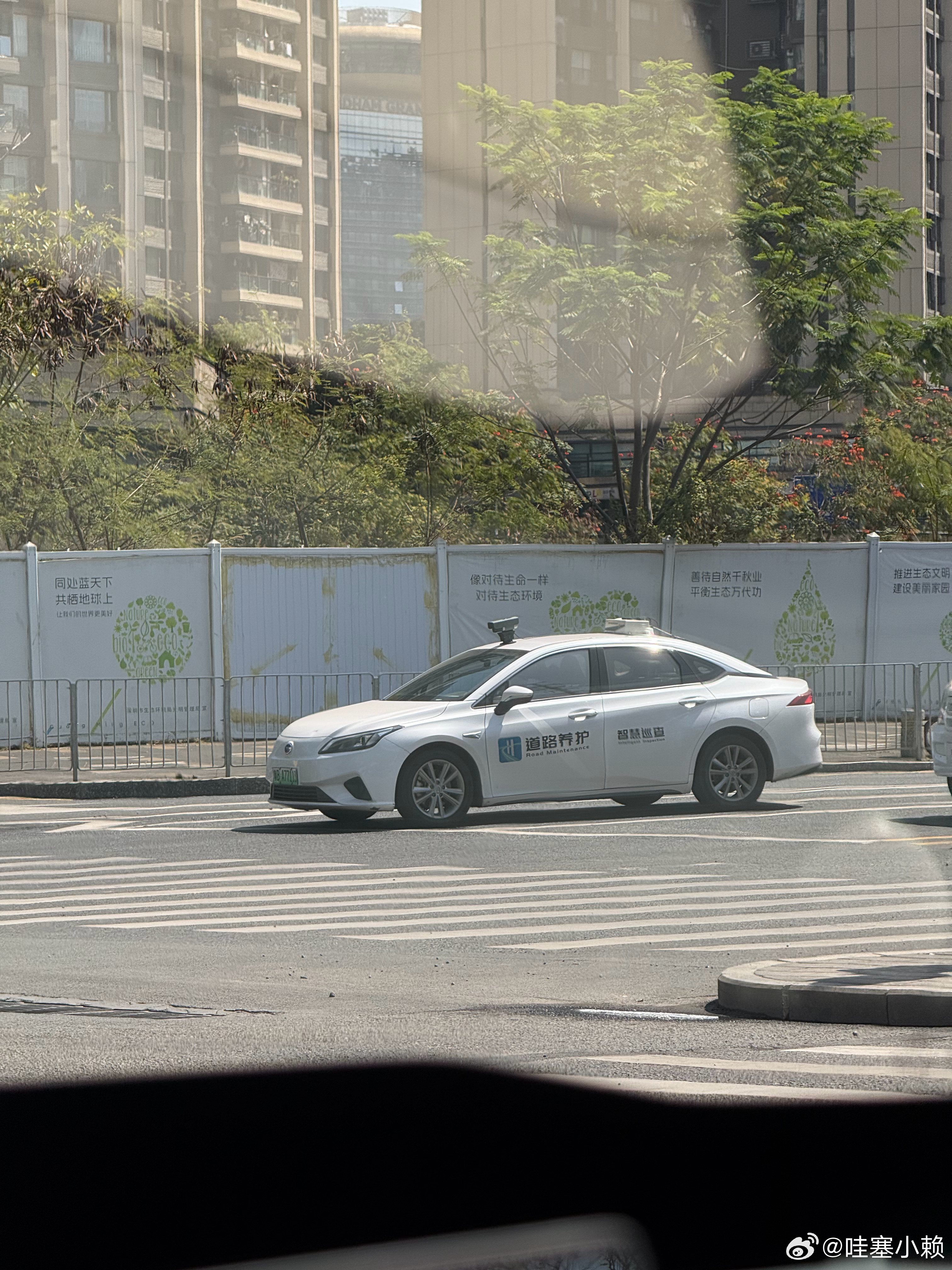 它上面是安了一个监控摄像头吗