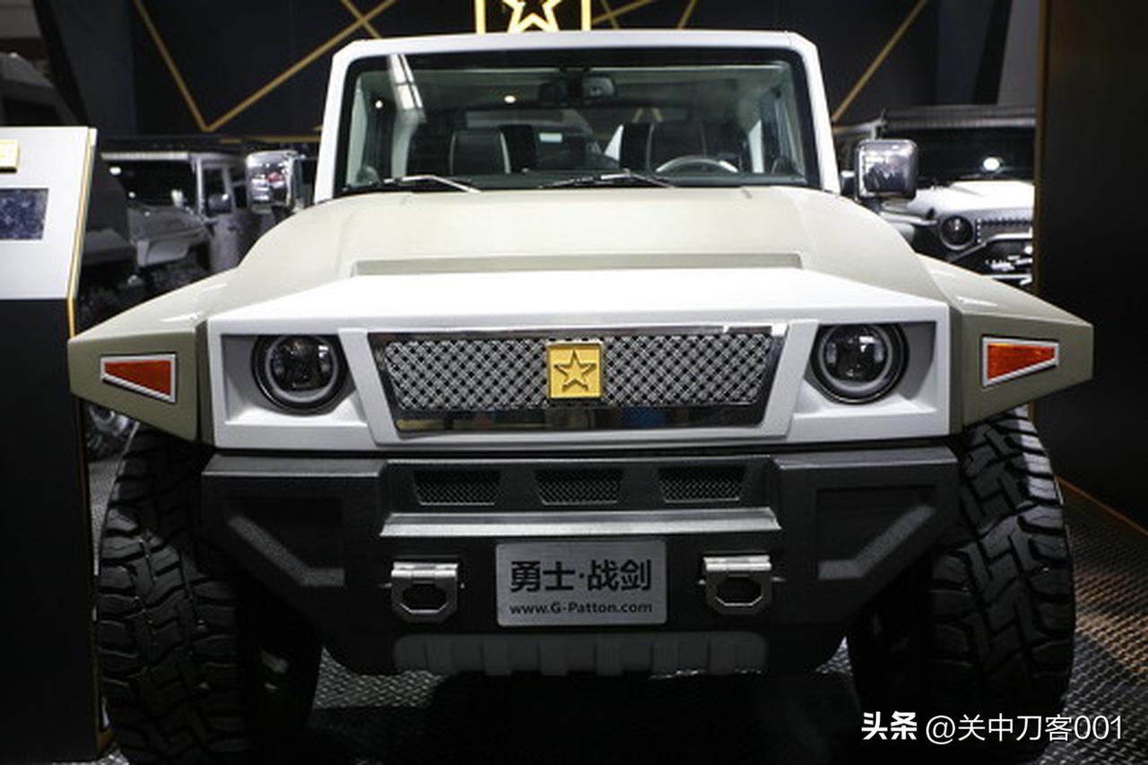 华为乾崑助力猛士M817上市新车可轻松穿行城市街巷，也能奔赴318川藏线、戈壁荒