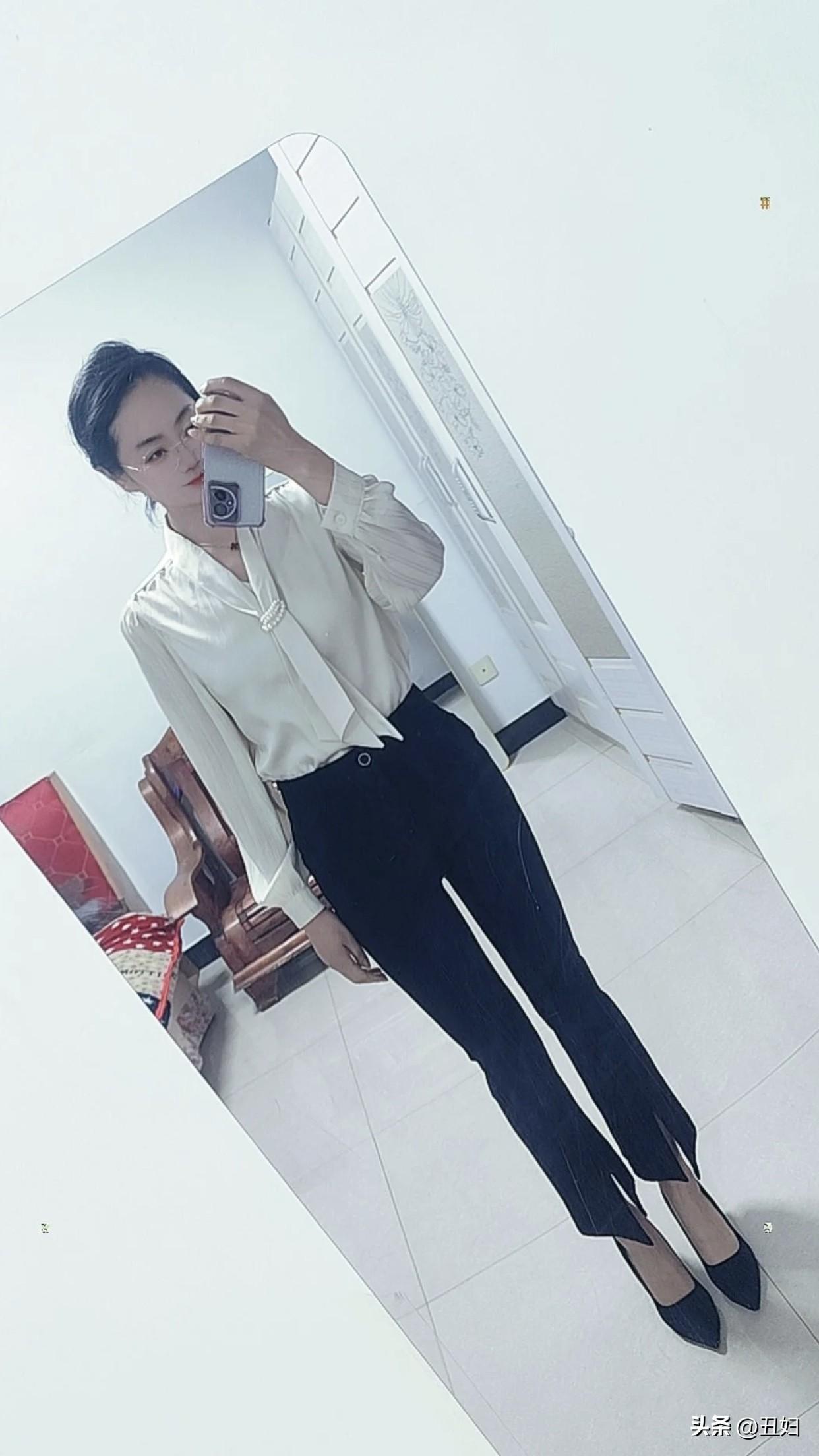 纯天然美女长啥样子整体看起来很舒服，没有那种过度修饰的不真实感。