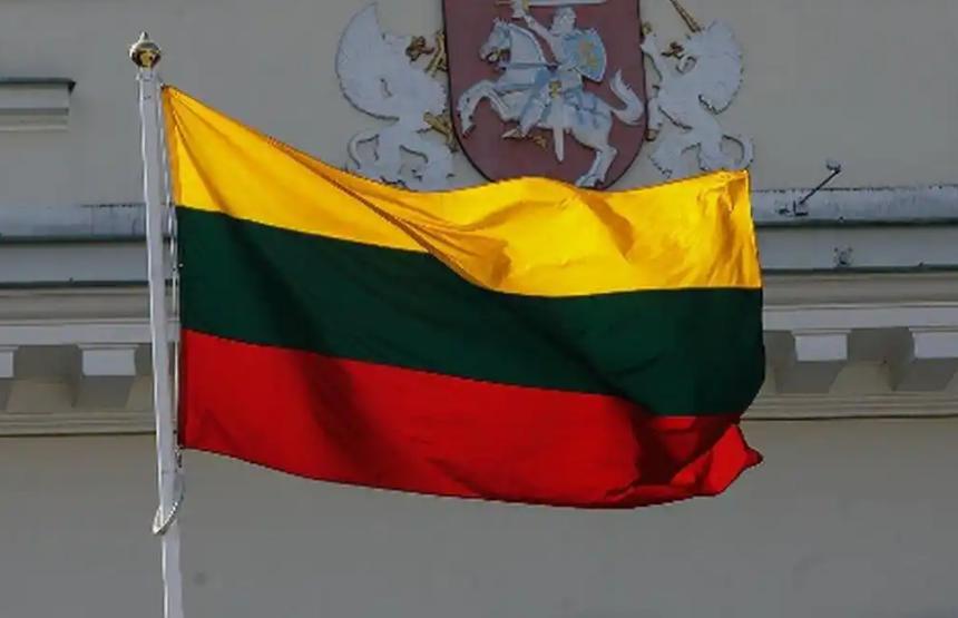 欧洲格局悄悄变天！小国推翻35年立国铁律，俄欧博弈彻底升级
最近欧洲发生了一件影