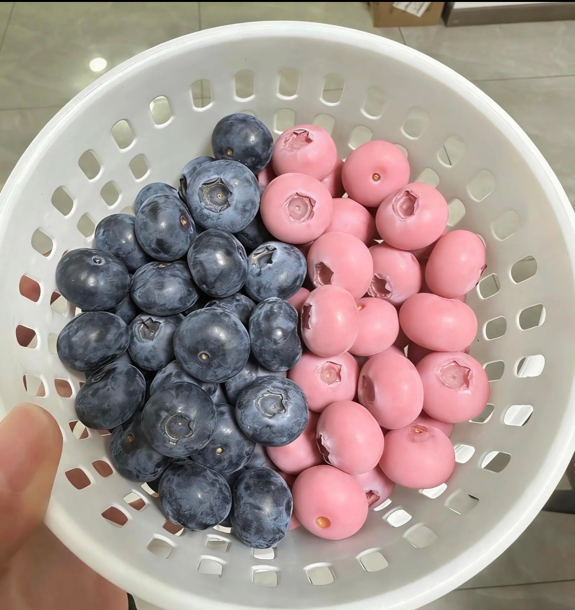 粉色蓝莓一颗难求我感觉还是蓝莓🫐好看啊 那既然都是粉色了直接就叫粉莓呗