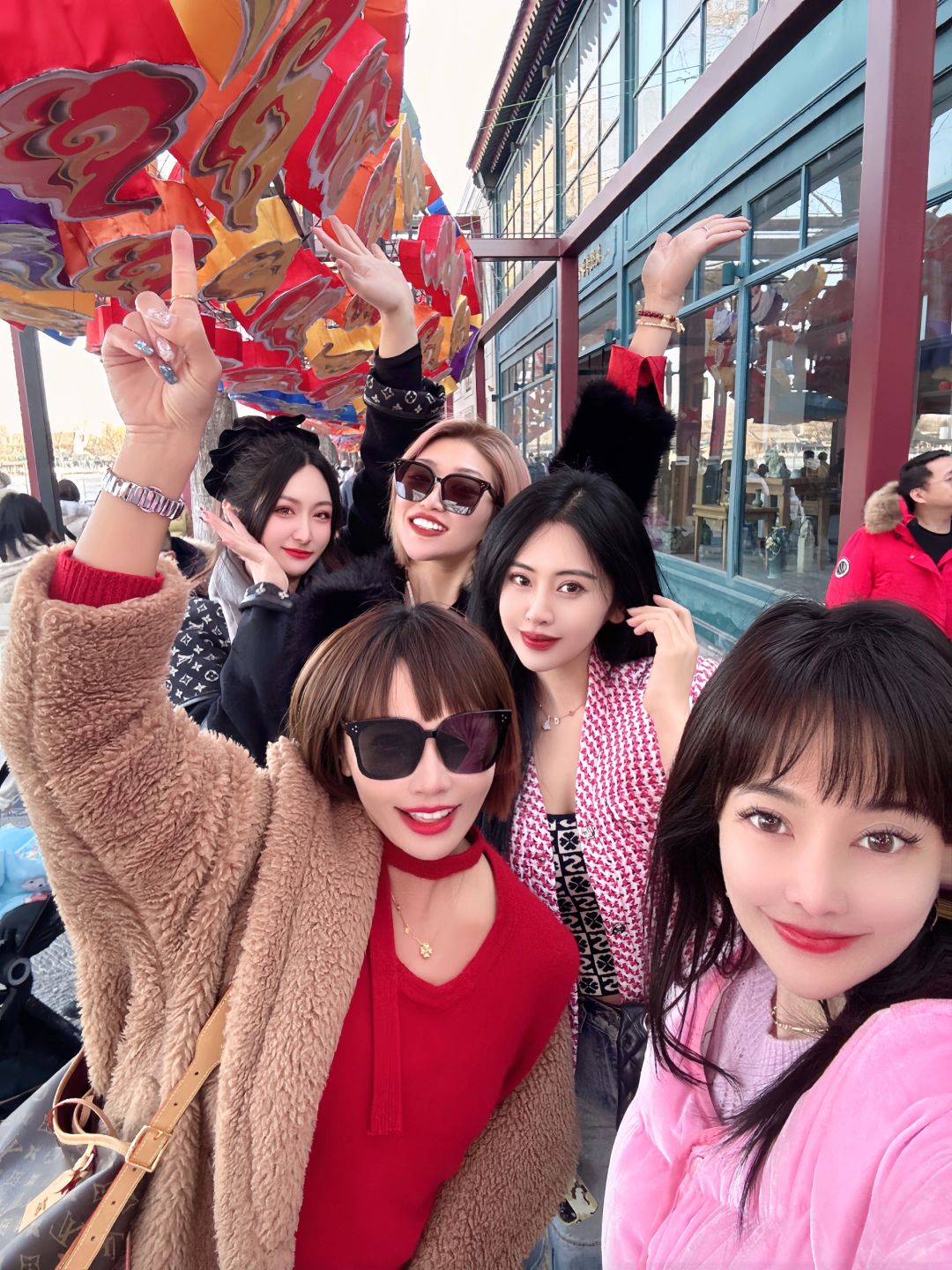 姐儿几个新年快乐🎉 龙年风风火火🐲