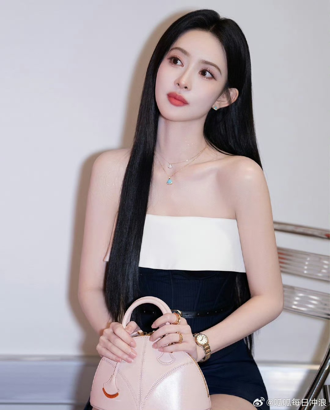 娱乐[超话] ​杨幂孟子义赵露思宝格丽造型 杨幂孟子义赵露思宝格丽最新时尚大片，