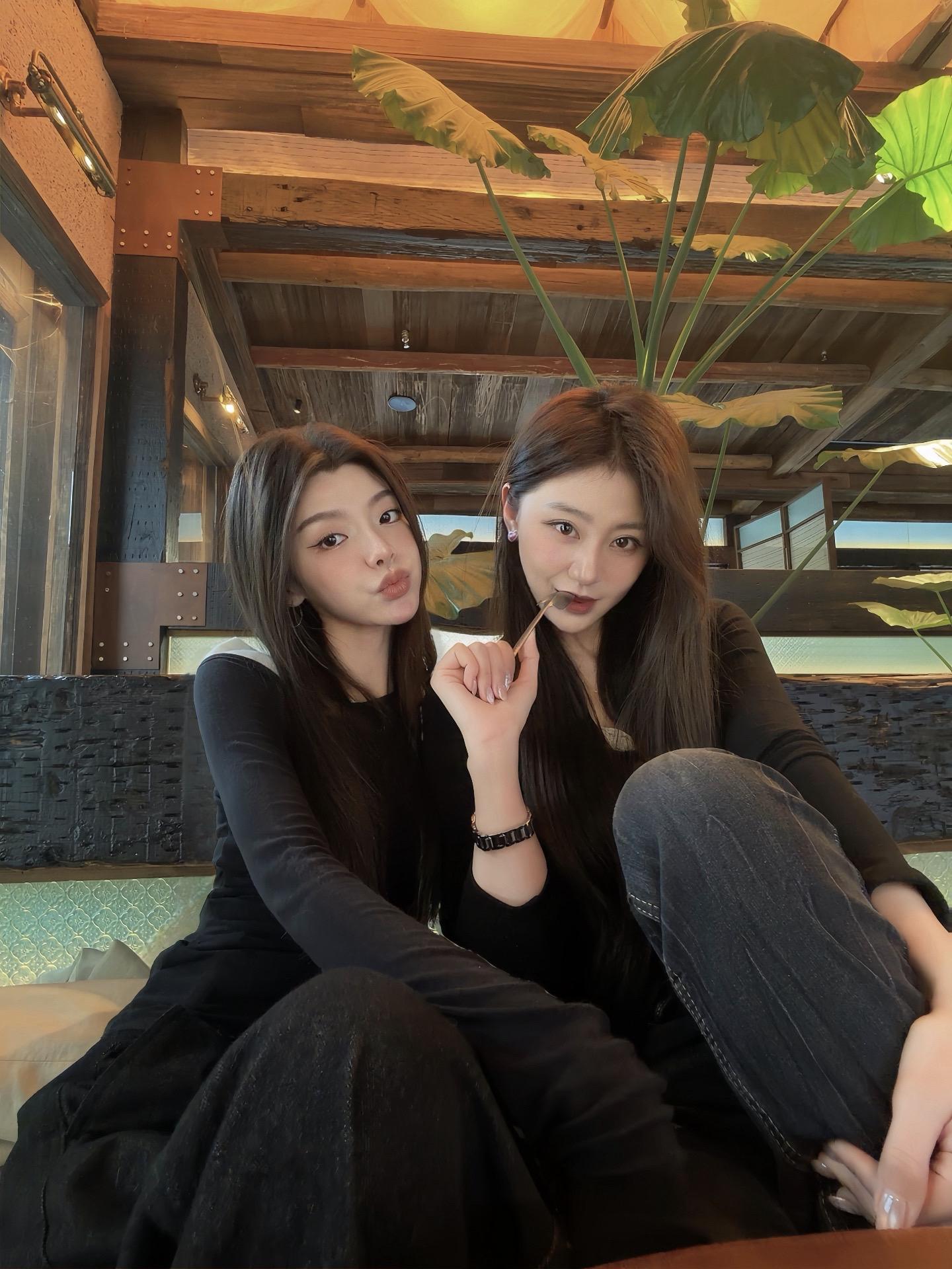 攒了许久的见面🖤 别人情人节手拉手 我跟闺蜜🐶望🐶