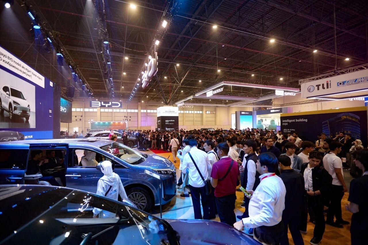 这车又双叒火到国外去了！之前咱就说比亚迪上半年在欧洲卖了63万辆，这次直接又火到