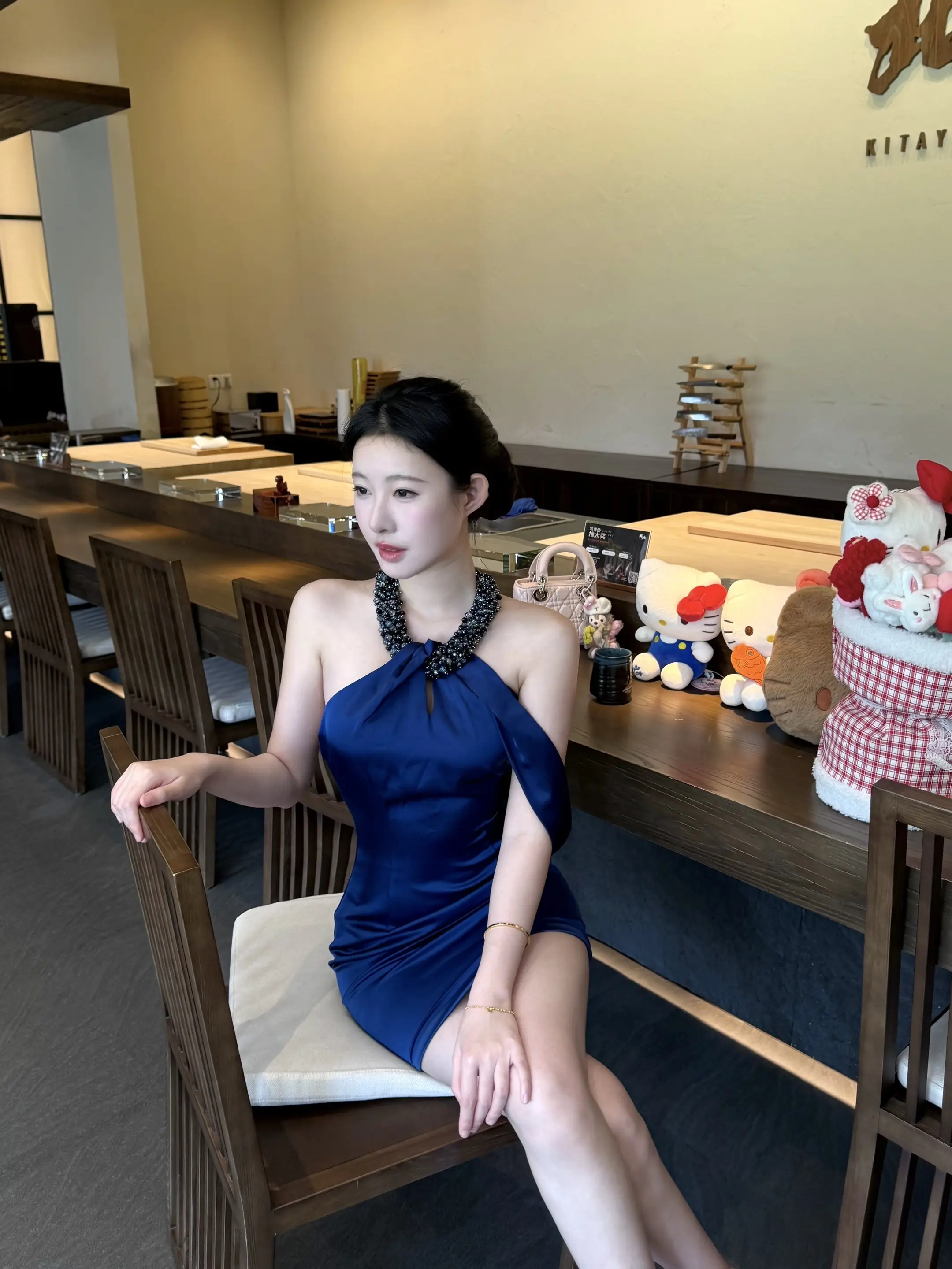 少爷，夫人终于肯出来陪您吃饭了