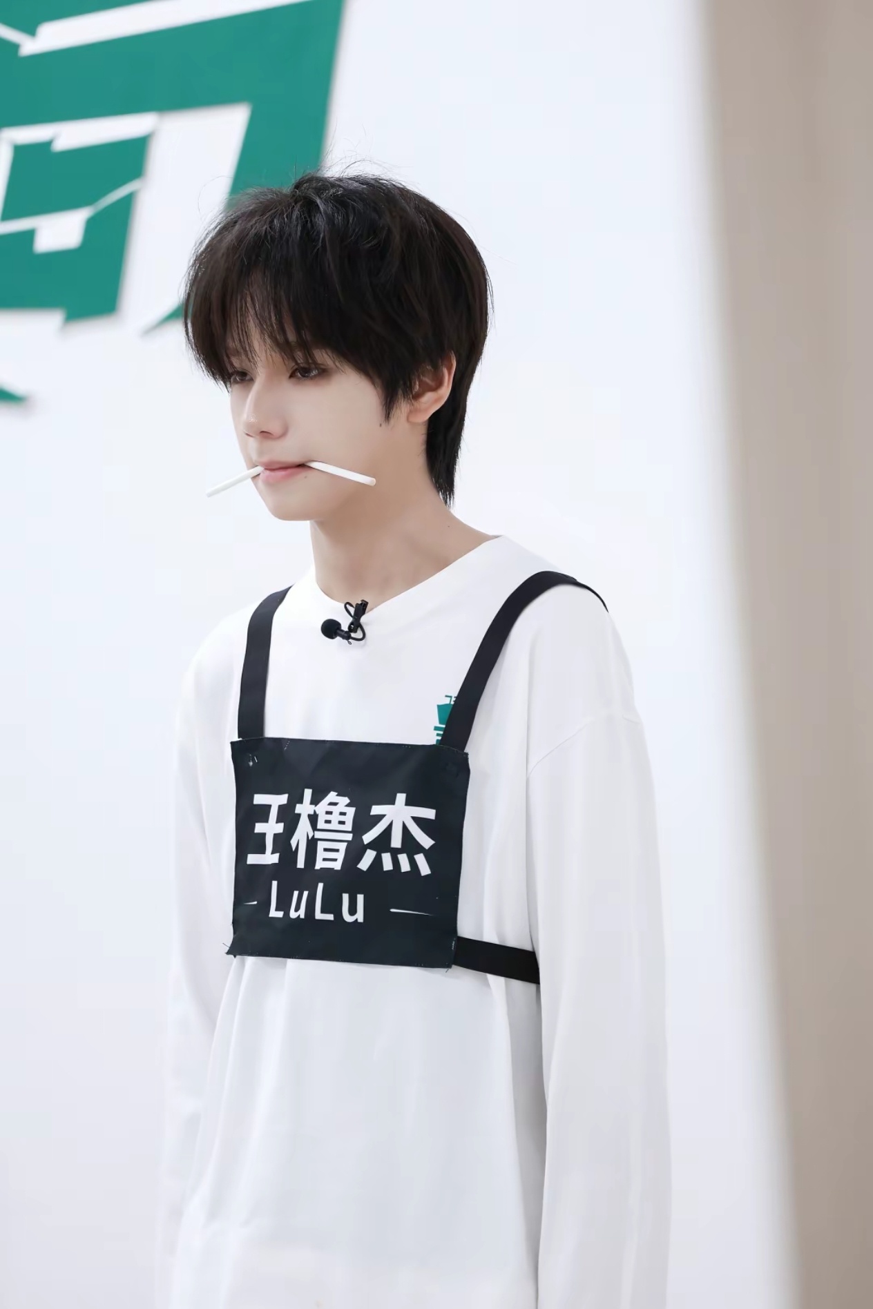 你有病吧 发日常几个意思 我踏马要看cha啊 