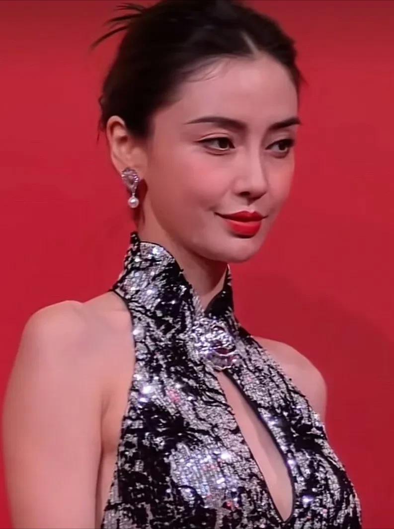 不得不说，杨颖把自己的事业彻底作没了！“脸在江山在”的时代也已一去不复返~

“