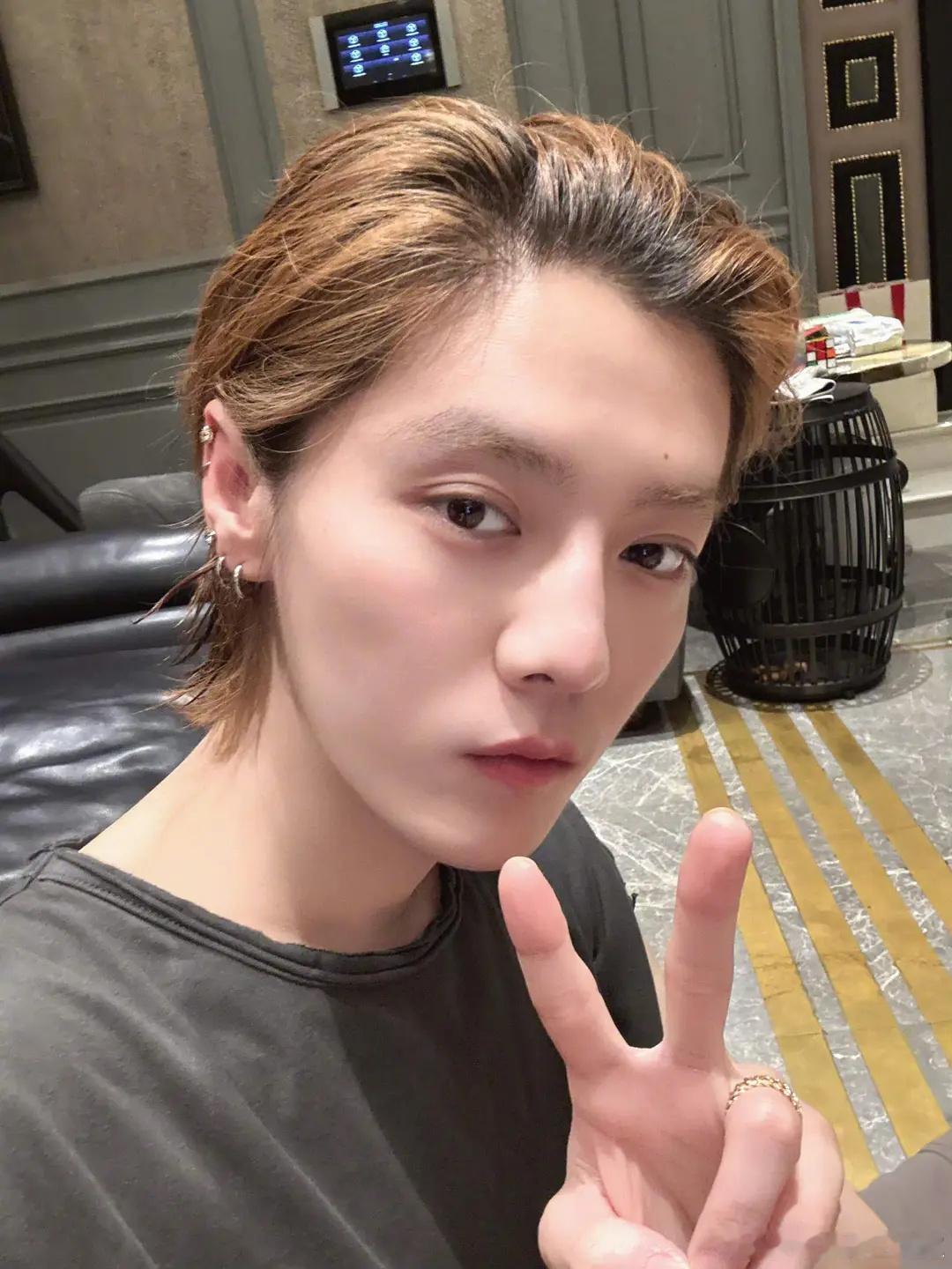 鹿晗工作室失实讯息声明我说中了吧！刚才看到鹿晗粉丝又在挑事了。仔细看了看，哦，原