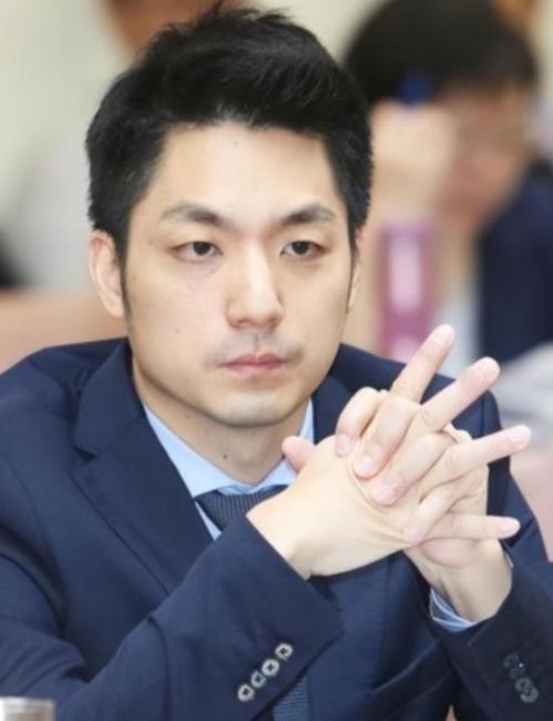 台北市市长、蒋介石的曾孙蒋万安直接把话说死了！他当着媒体的面斩钉截铁地说，自己绝