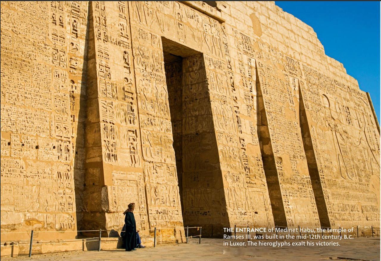 哈布城（Medinet Habu）神庙的入口——即第一塔门（First Pylo