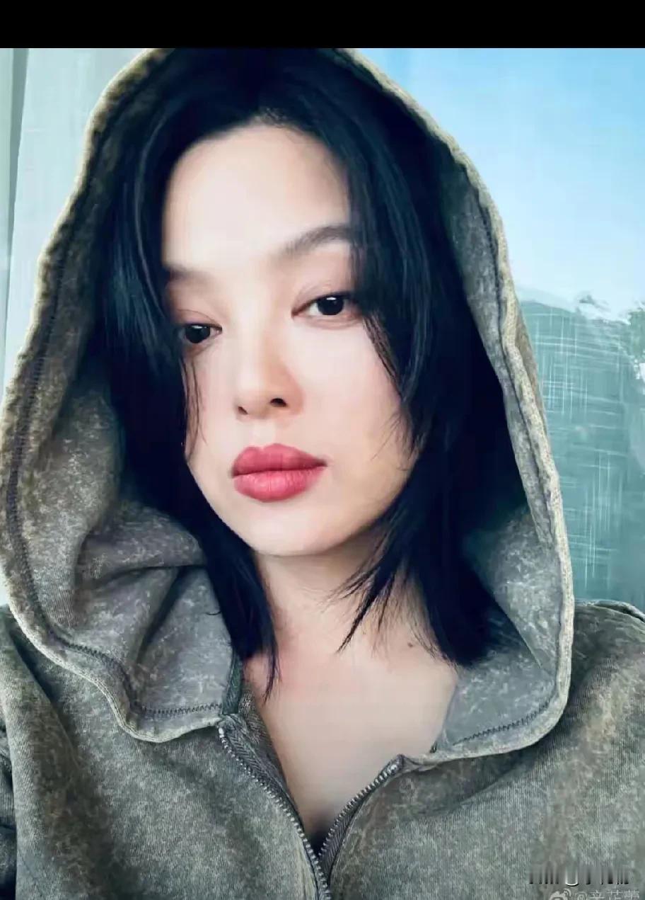 辛芷蕾和前经纪人和解，太好哭了！
 
家人们，内娱活久见！辛芷蕾和前经纪人梁婷和