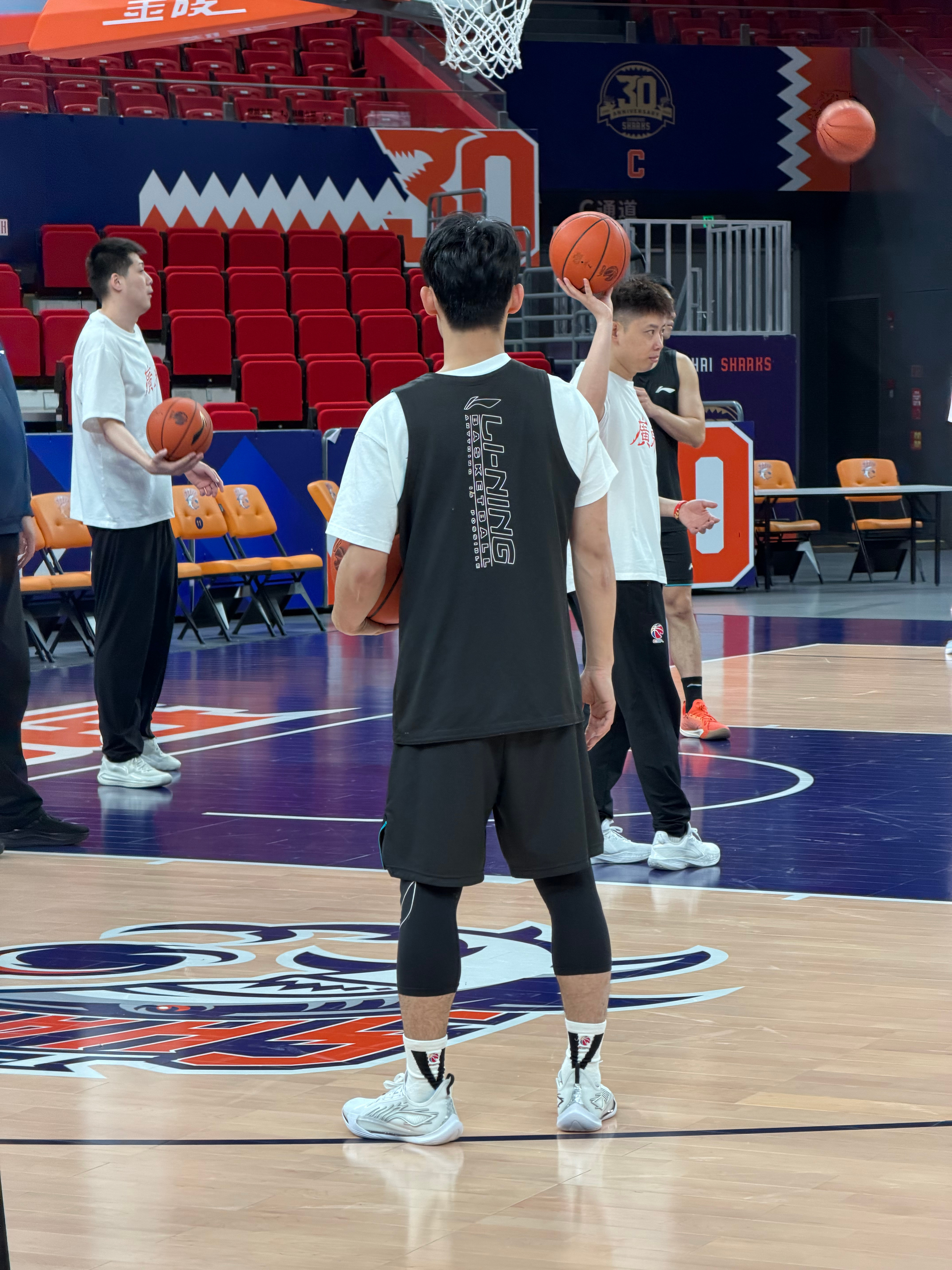 周一早 上海·上海体育馆