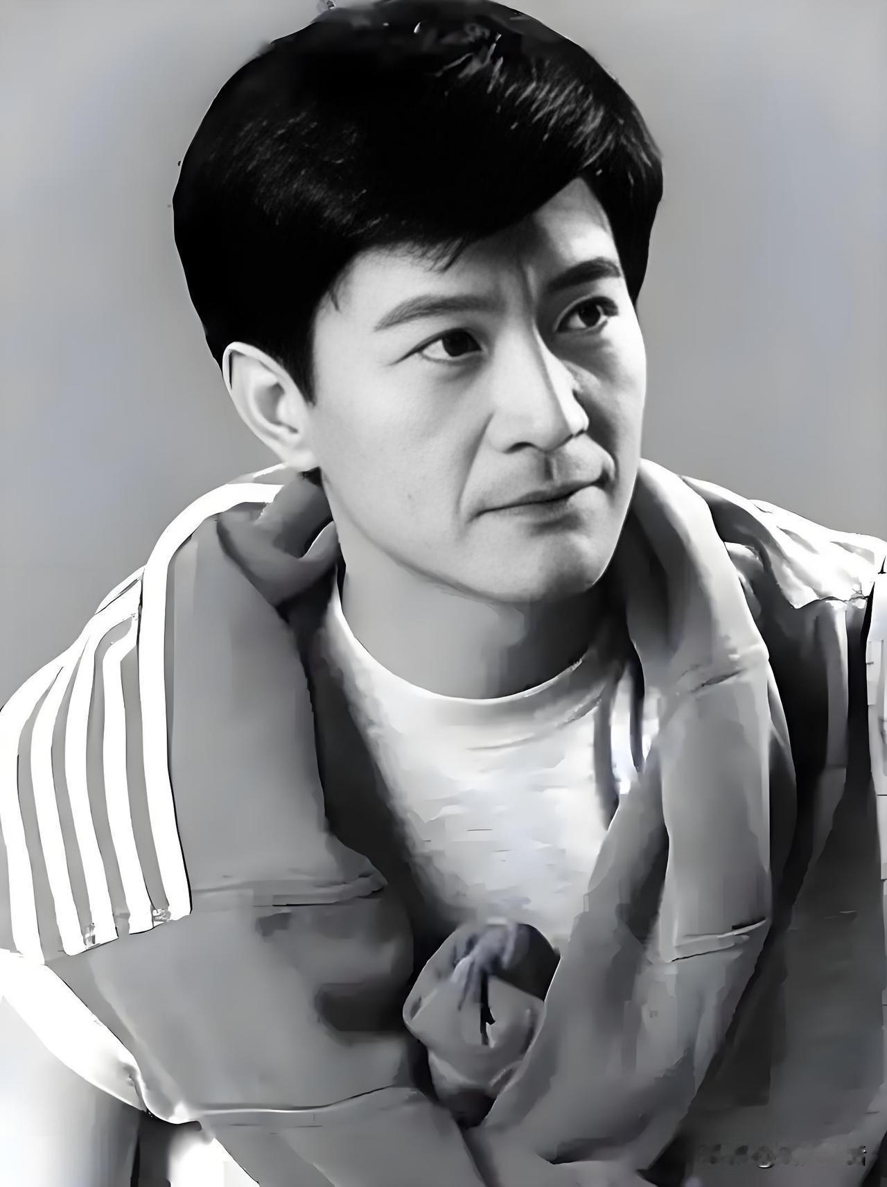 我是八十年代大学生，我也曾经是个电影迷，我还订了一本电影杂志月刊上海电影！
今天