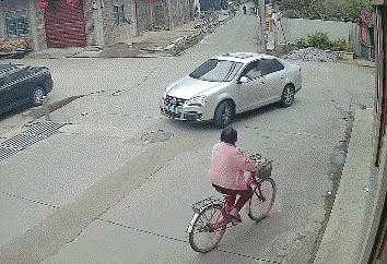 莆田这判决，
寒的不是心，
是以后没人敢做好人
 
莆田大妈骑车自己避让不当摔倒