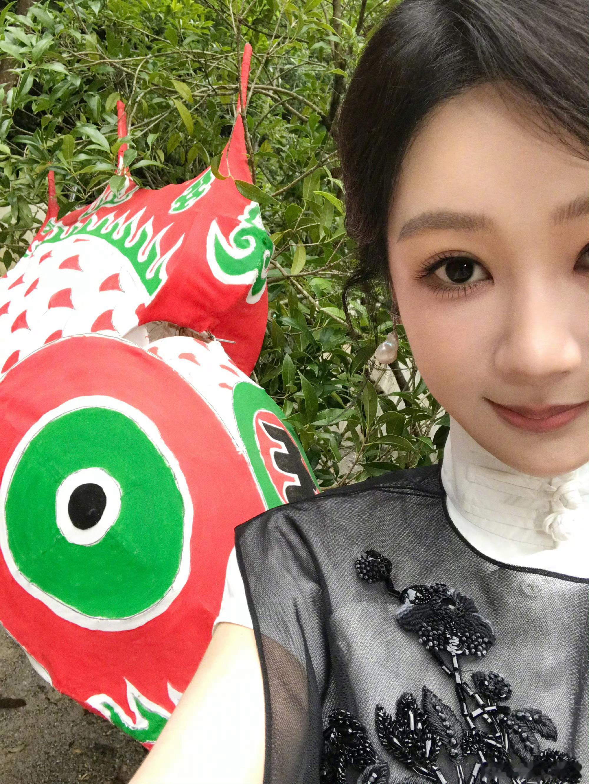 杨紫的徽州walk想念李祯了杨紫与徽州鱼灯自拍杨紫徽州鱼灯自拍杨紫