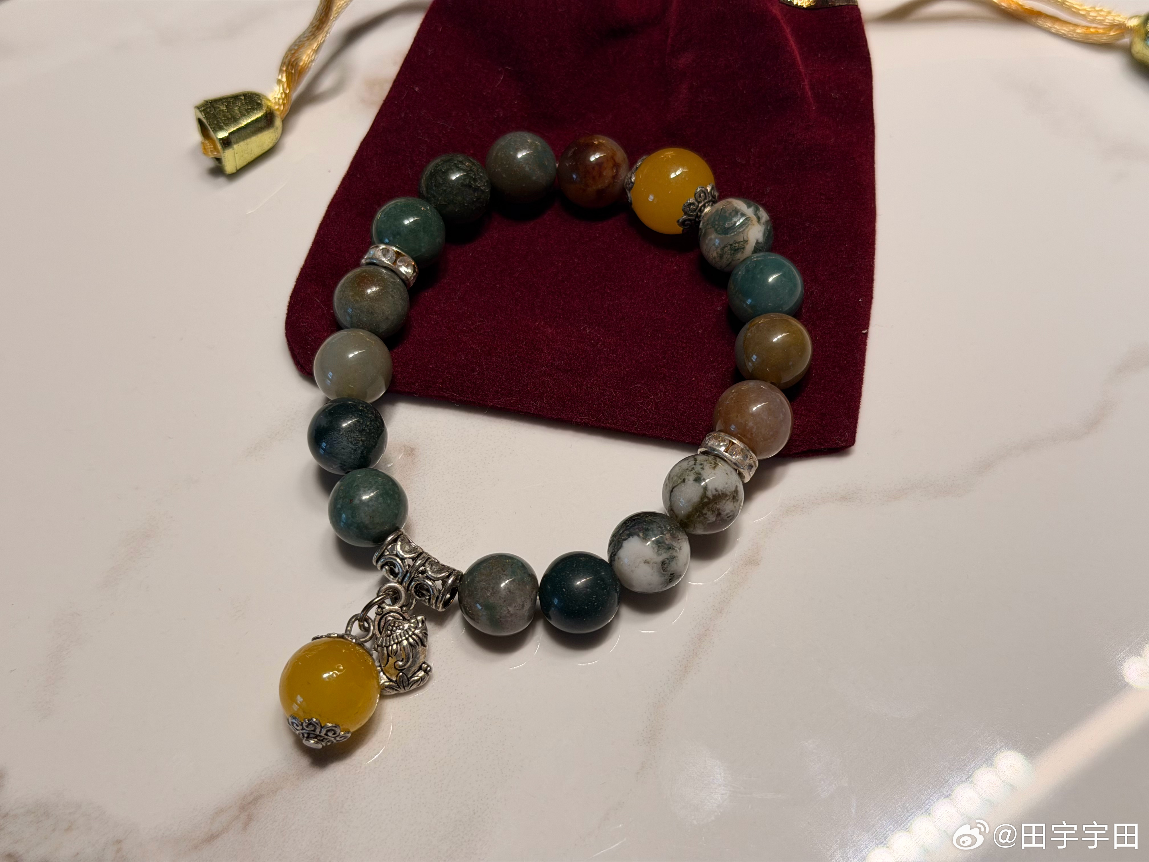 给铁粉大佬们抽奖奇石手串这玩意阿拉善特产我多弄点以后经常抽，争取做到铁粉人手一个