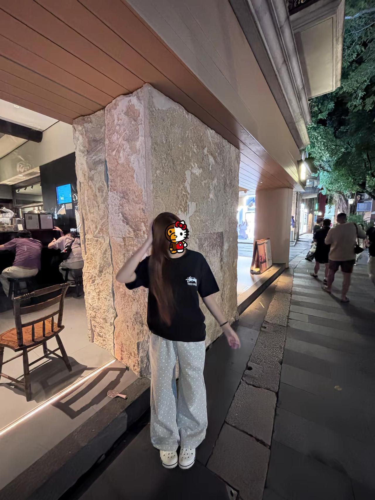 我一直在等 到最后什么也有没发生 还是像原来一样我还是我 你还是你