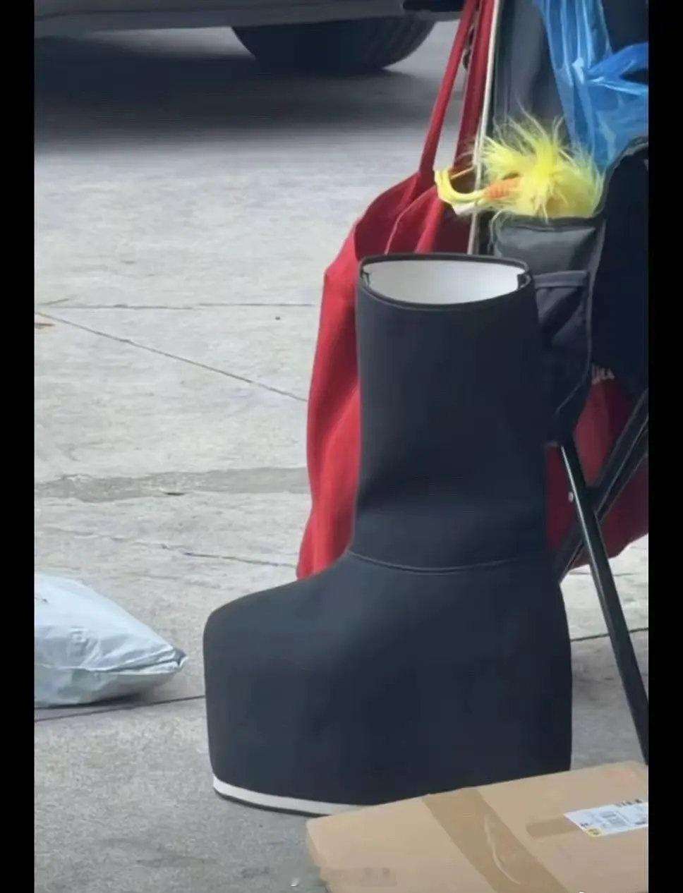 这能走稳路吗演员穿这个鞋子，心思都在怎么不要摔倒上面吧，还能分心演戏吗