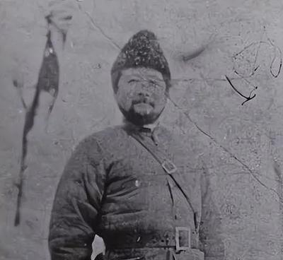 1934年，吉鸿昌遇难，妻子花了8万大洋赎回他的遗体。

1934年冬天，北平街