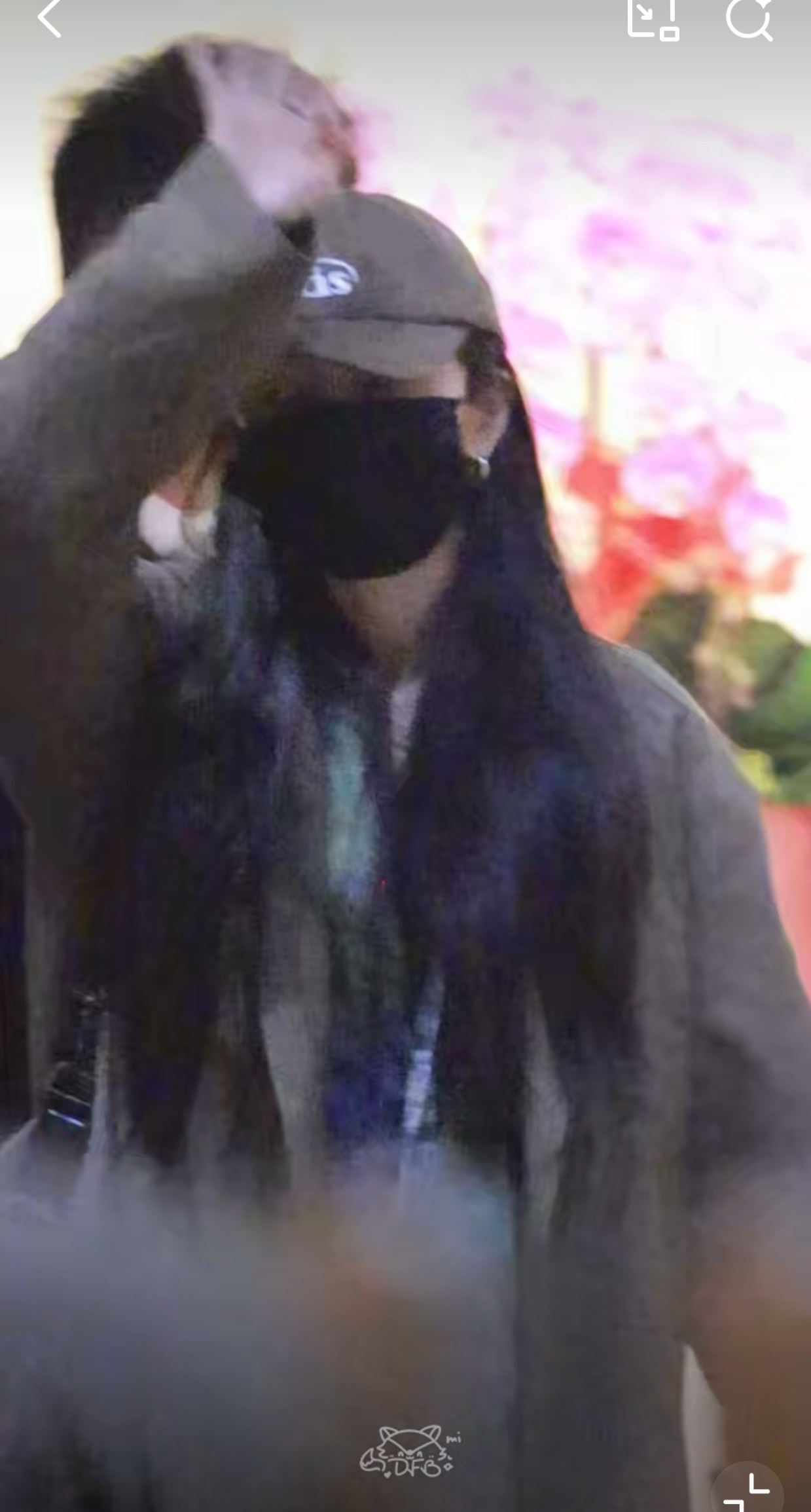 幂明明很累了 还是再跟粉丝打招呼[捂嘴哭][捂嘴哭] ​​​