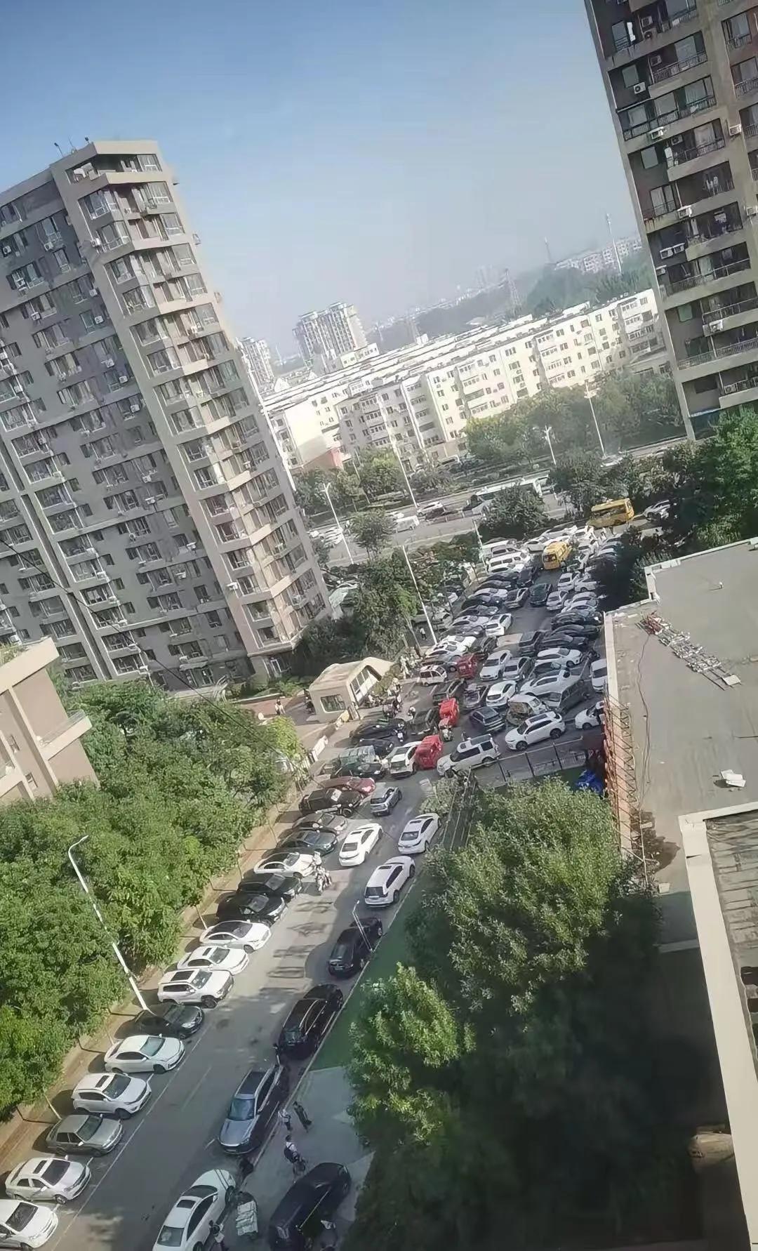 假如房价回到2008年的价格，也就是一平方米1500元左右，一套新商品房也就15