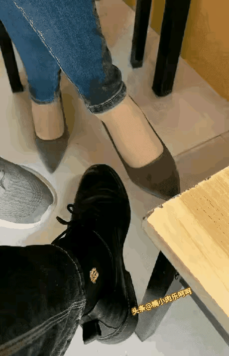 这是不是叫有一腿？[笑哭]