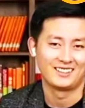 看到武亮老师开播太惊喜了，人气爆棚。最多的时候十万多人在线。说明大家都很认可和喜