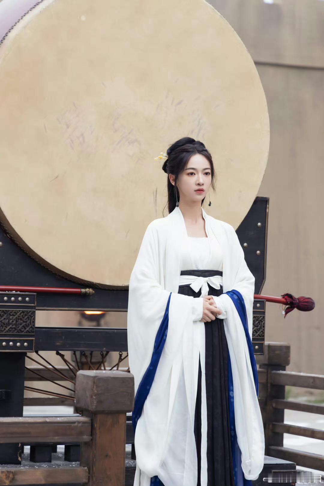 #吴谨言大女主易如反掌# 吴谨言真的很适合这种爽文女主的赛道！《墨雨云间》里饰演
