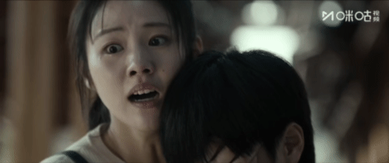 剥茧把底层家庭困境拍透了 这部作品以细腻的镜头捕捉到了底层家庭在重压下的脆弱与挣