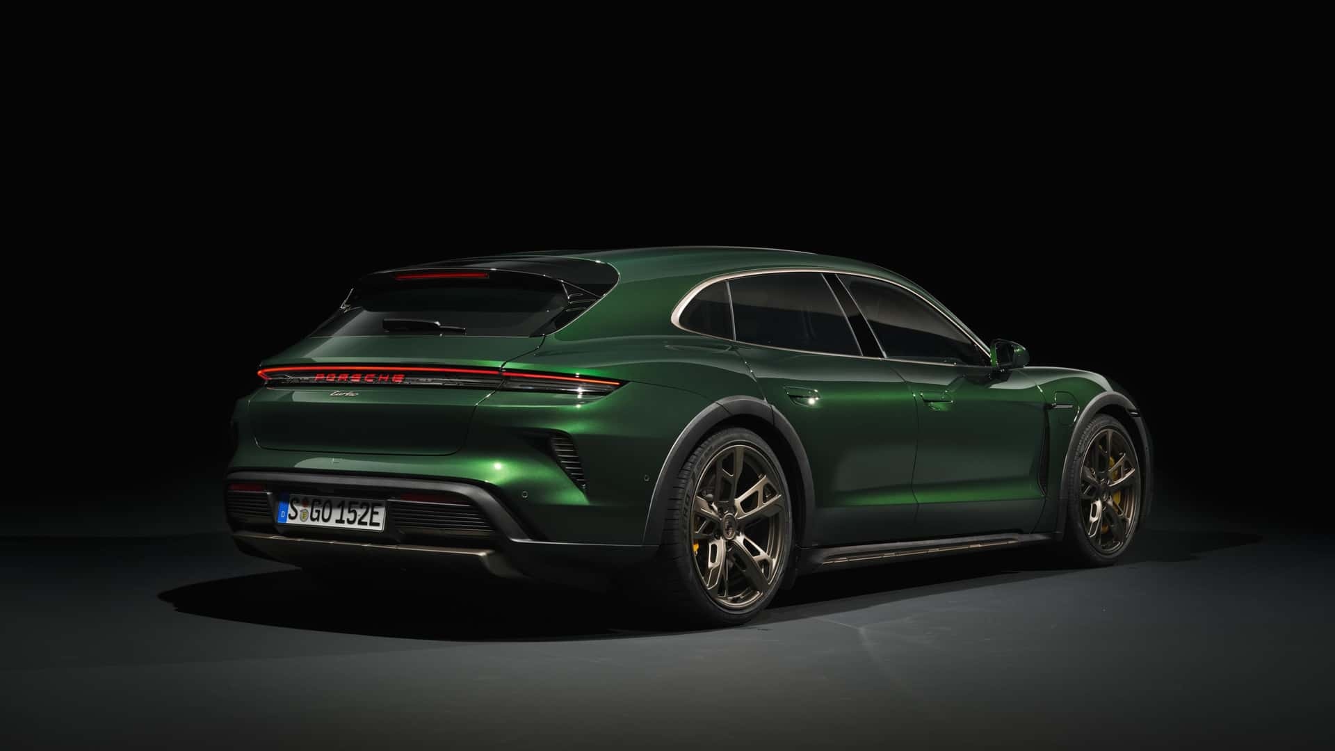 Porsche Taycan Cross Turusmo 