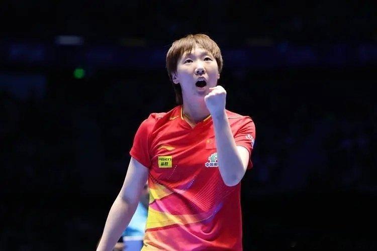 王曼昱战胜孙颖莎，再度加冕全运会女子单打冠军！11月16日，全运会乒乓球女子单打