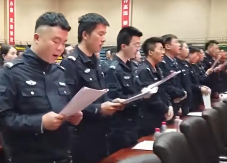 辅警考试中的笔试，主要备考以下内容：‌‌

1，‌公安基础知识‌：
包括公安机关