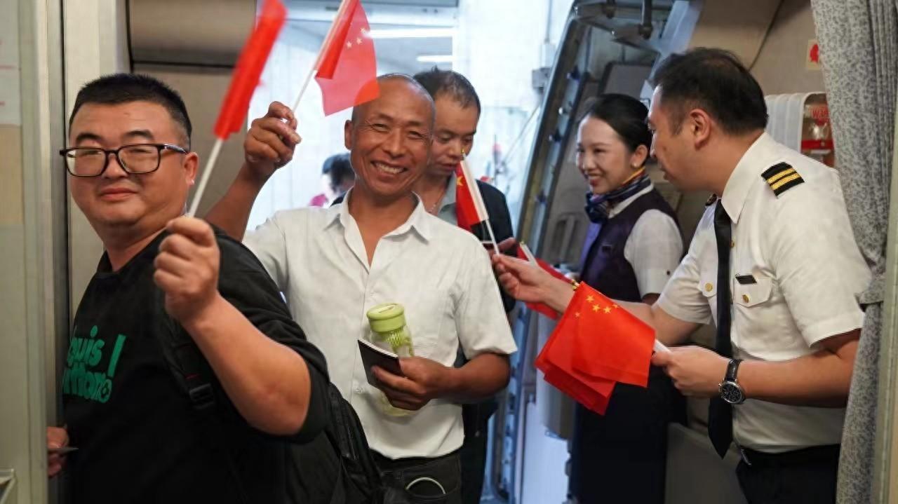 中国撤侨行动让全世界都惊呆了！简直是教科书级别的。这时韩国人赶忙抱大腿：“能不能