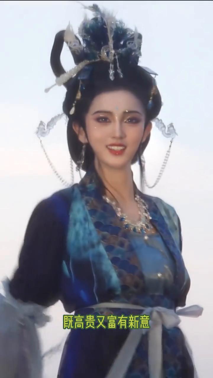 不懂就问，现在的古装剧怎么看不到这么有古韵的妆造了？眼尾睫毛用蓝色提亮，侧面眼尾