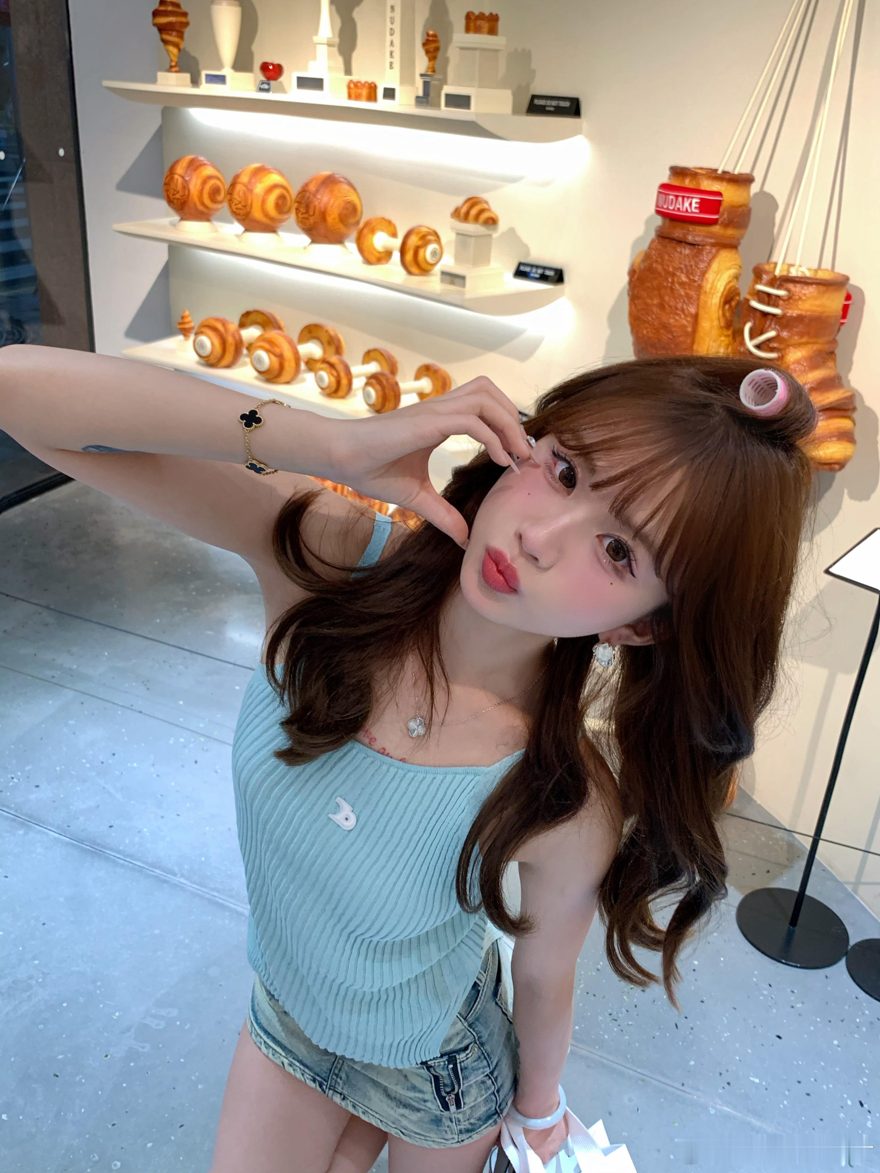我就是一个敏感脆弱的小女孩[爱你] ​​​