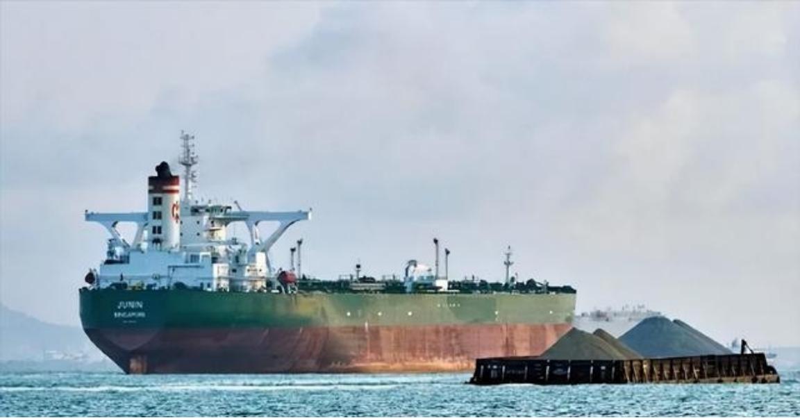 两艘中国油轮再次驶向委内瑞拉，美军这次敢扣押吗？航运圈盯着的这两艘中国油轮，“千