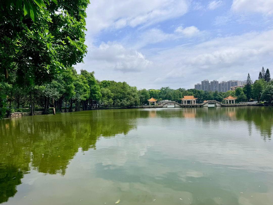 见招拆招、遇河搭桥是常规应对思路，如何把更远目标与更高要求化为内生动力则是更好的