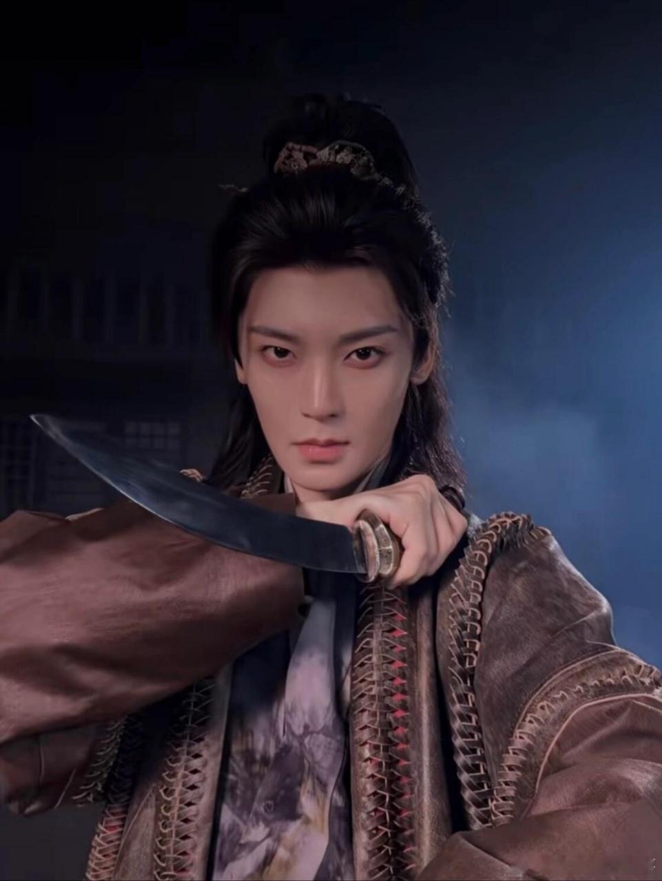 不管你谁都不许从侯明昊身上下来侯明昊脸一出侠气扑面而来一股潇洒的霞气扑面而来，侯